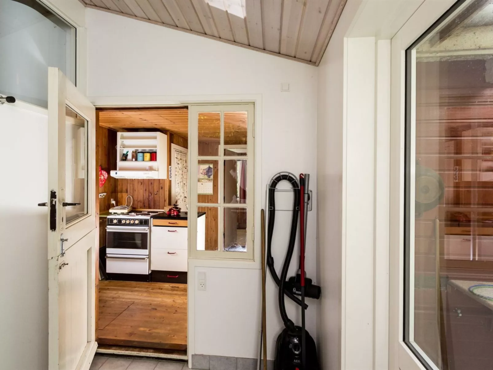 "Glenn" - 250m from the sea-Inside