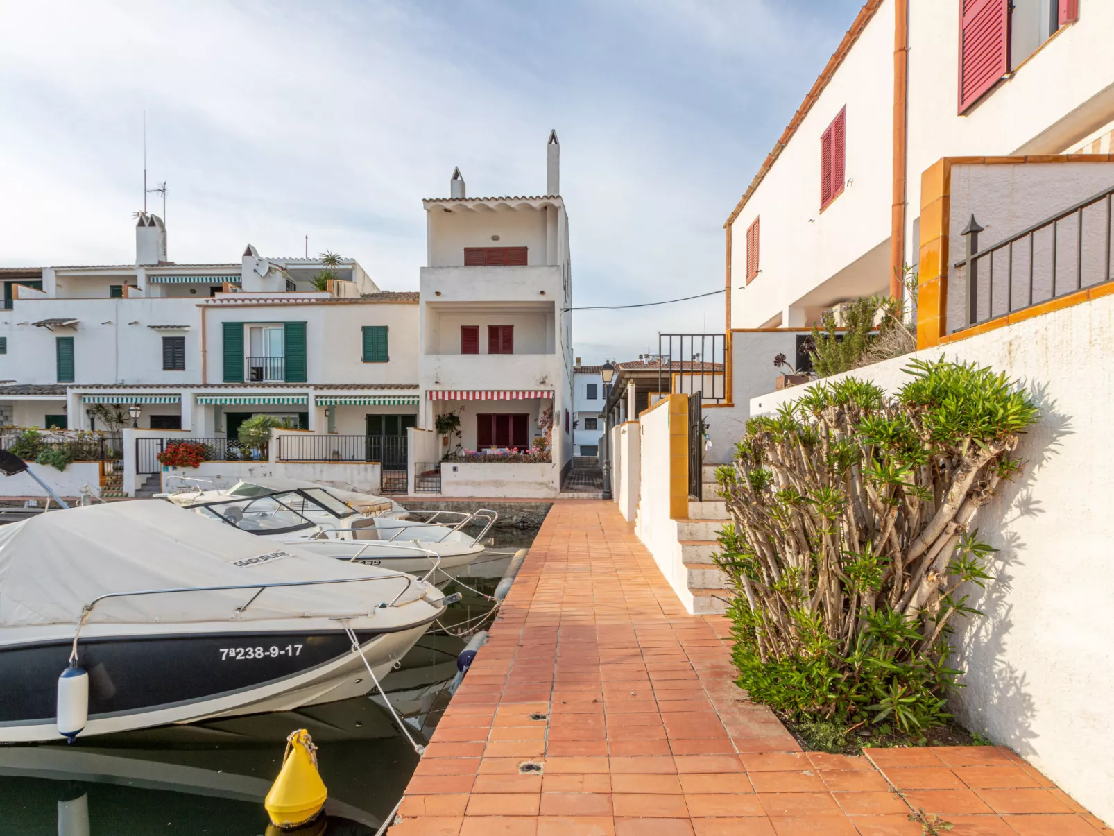Port Currican-Outside