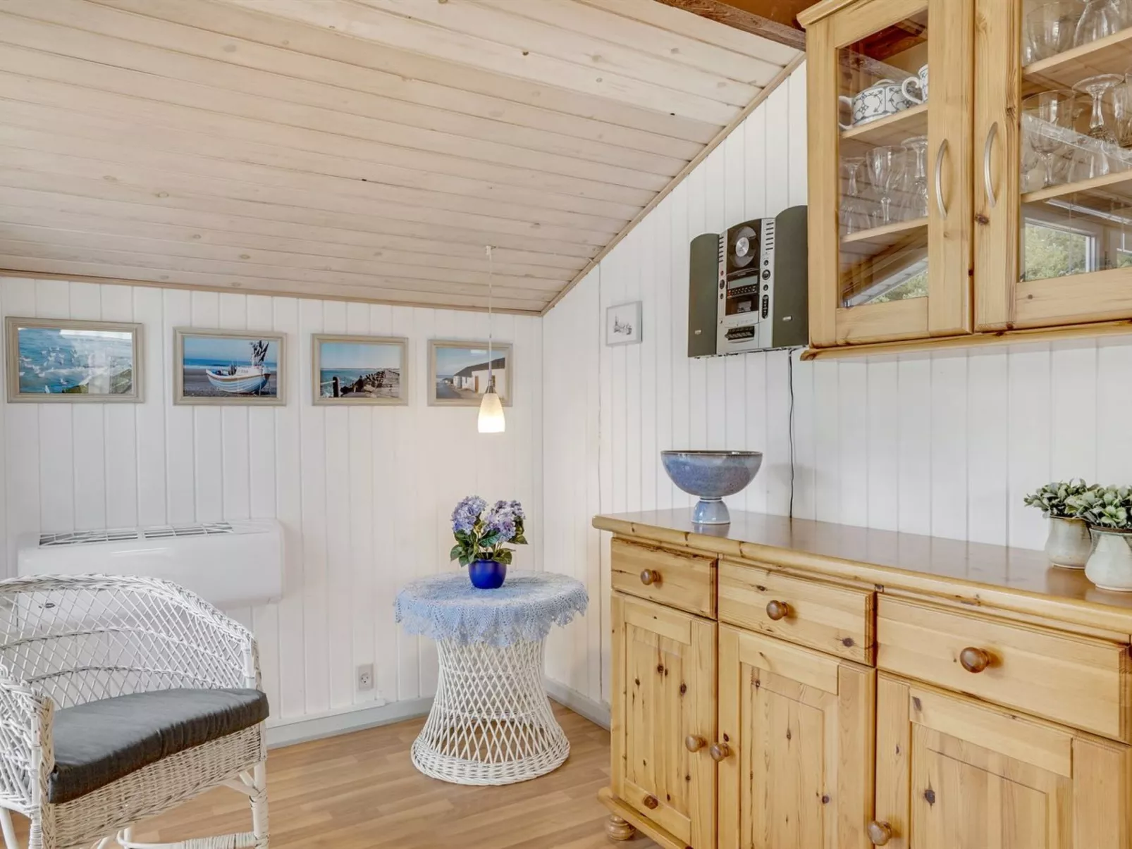 "Solrun" - 1.1km from the sea-Inside