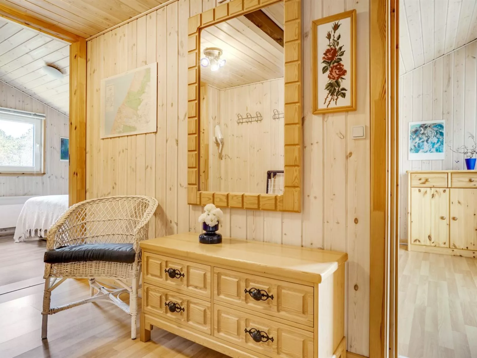 "Solrun" - 1.1km from the sea-Inside