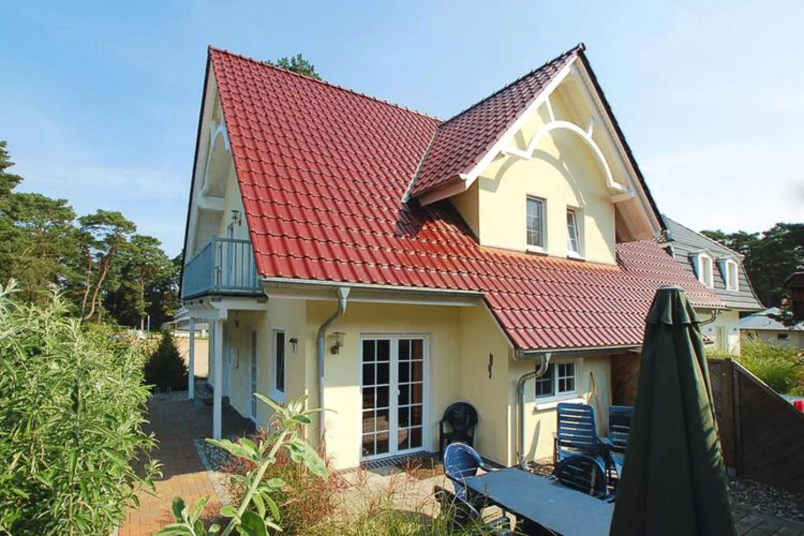 DHH Bernsteinhaus links-Exterior summer