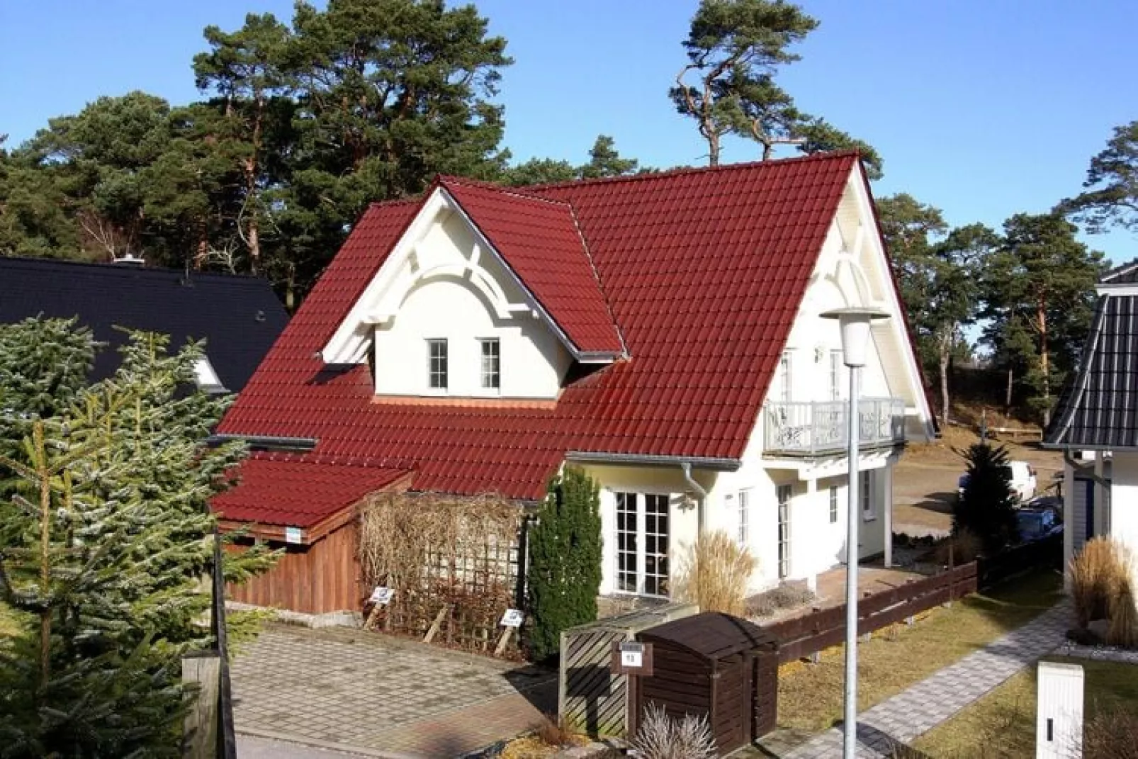 DHH Bernsteinhaus links-Exterior summer
