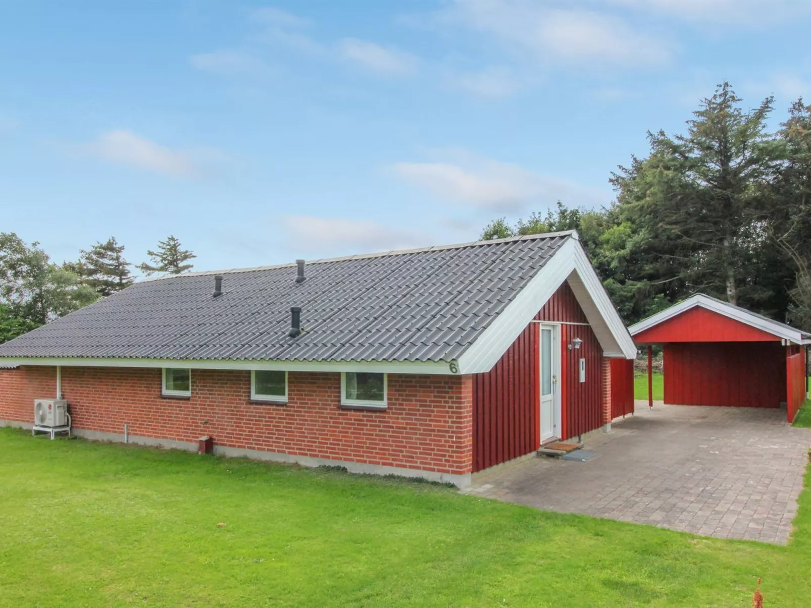 "Halli" - 700m from the sea-Outside