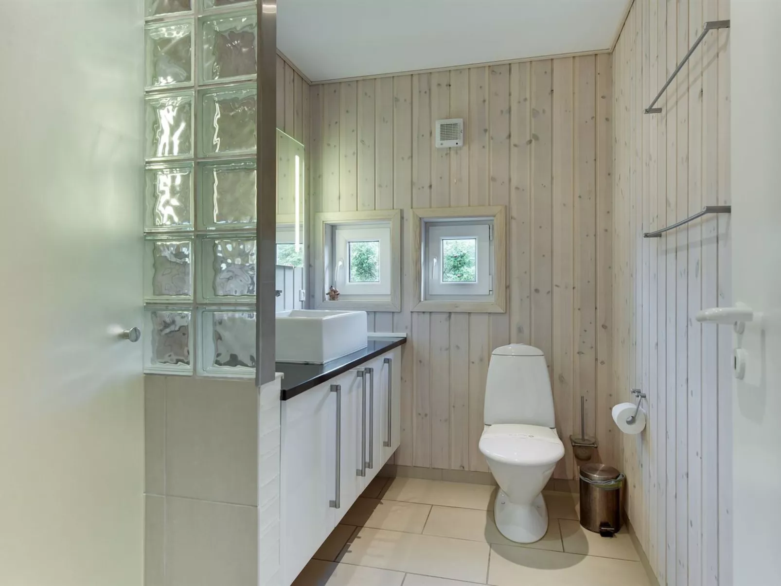 "Skamhals" - 700m from the sea-Inside