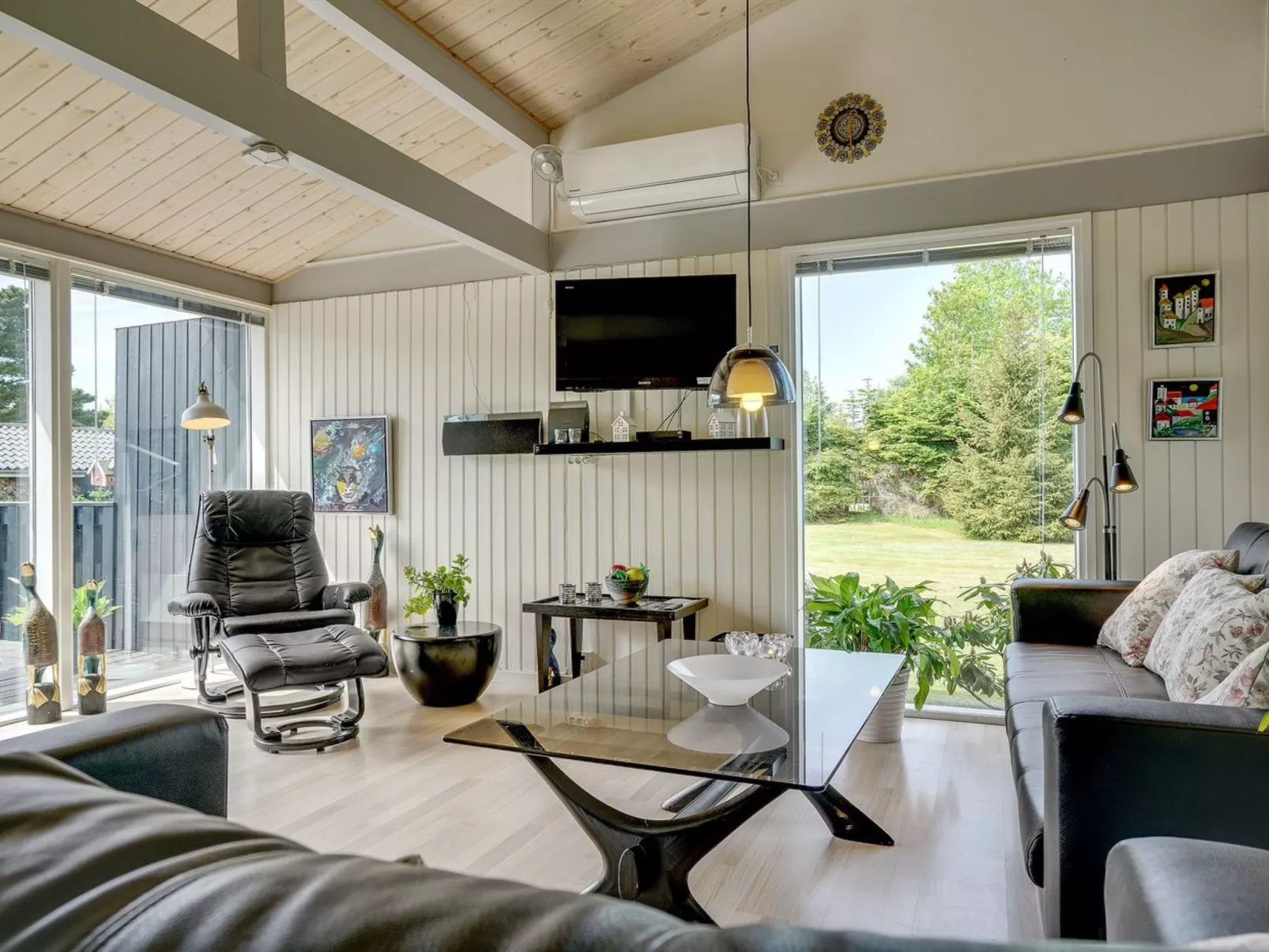 "Clarabelle" - 700m from the sea-Drinnen