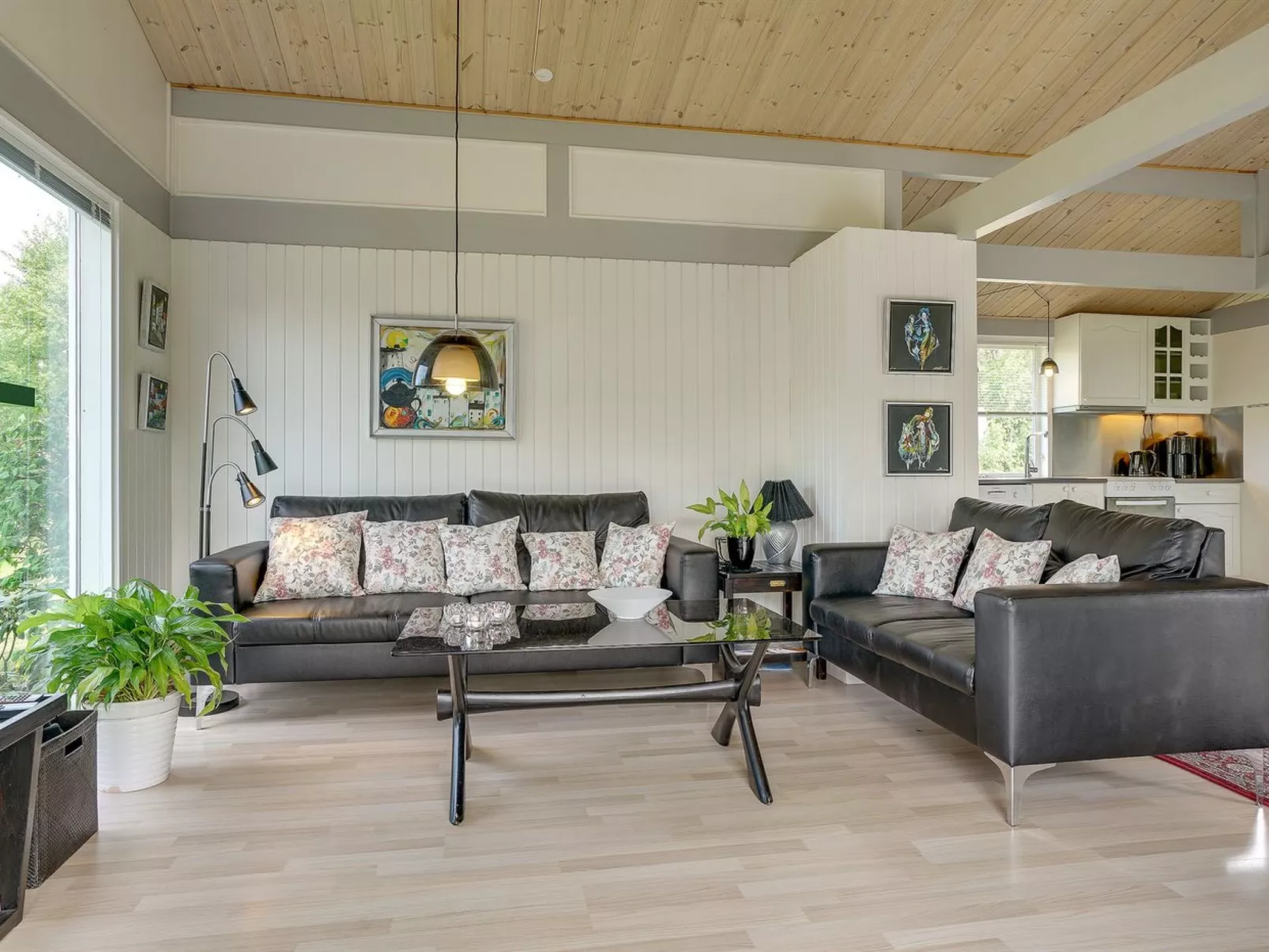 "Clarabelle" - 700m from the sea-Drinnen