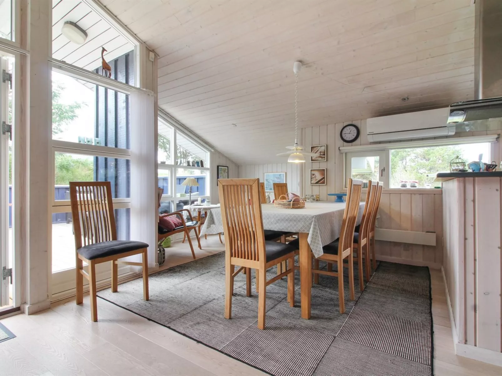 "Thanee" - 1.7km from the sea-Inside