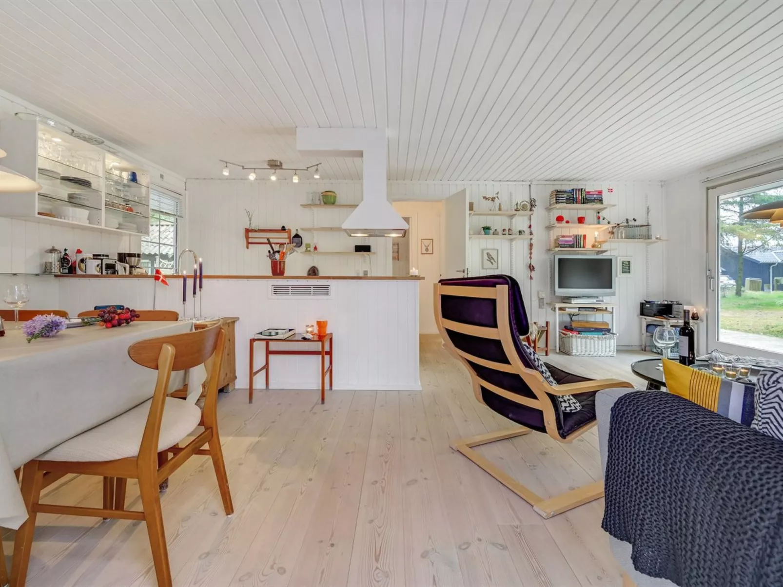"Hamund" - 700m from the sea-Inside