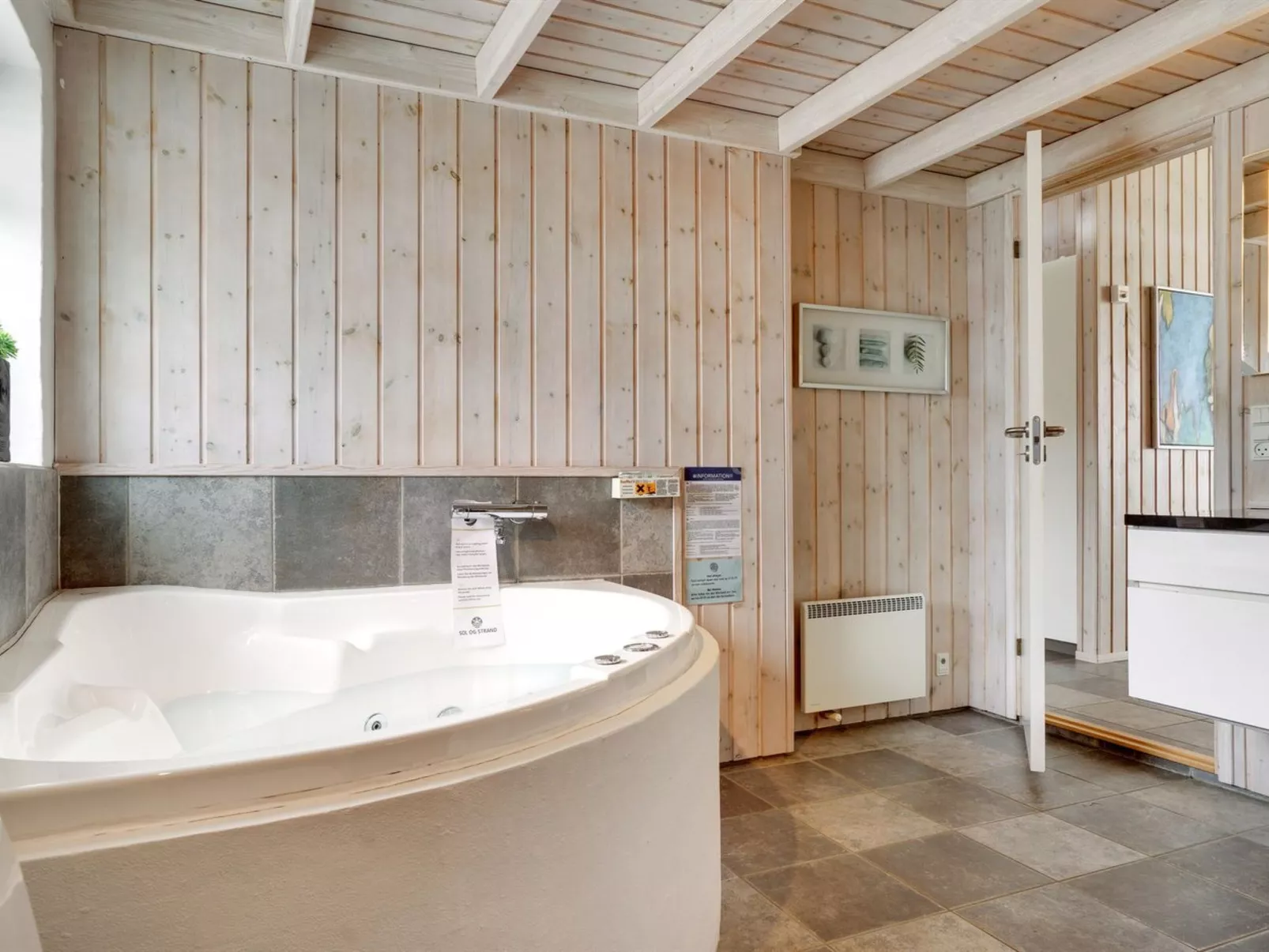 "Ohto" - 281m from the sea-Inside