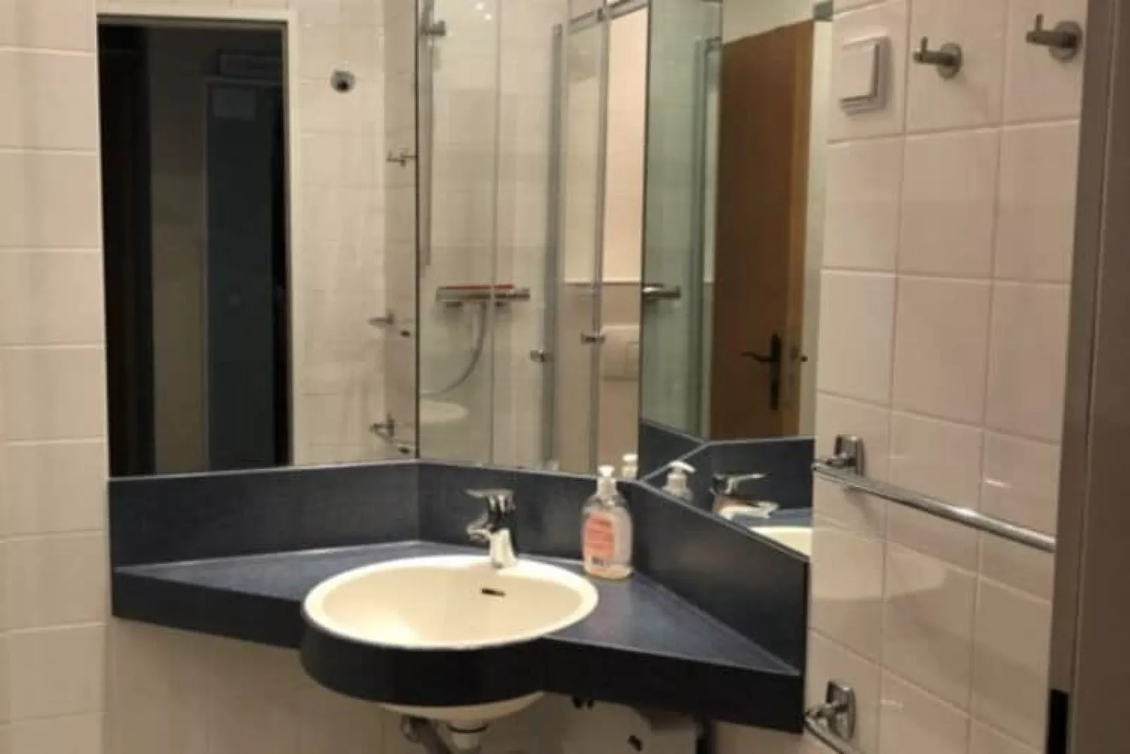 EG Links Haus 4 Nr 9-Badezimmer
