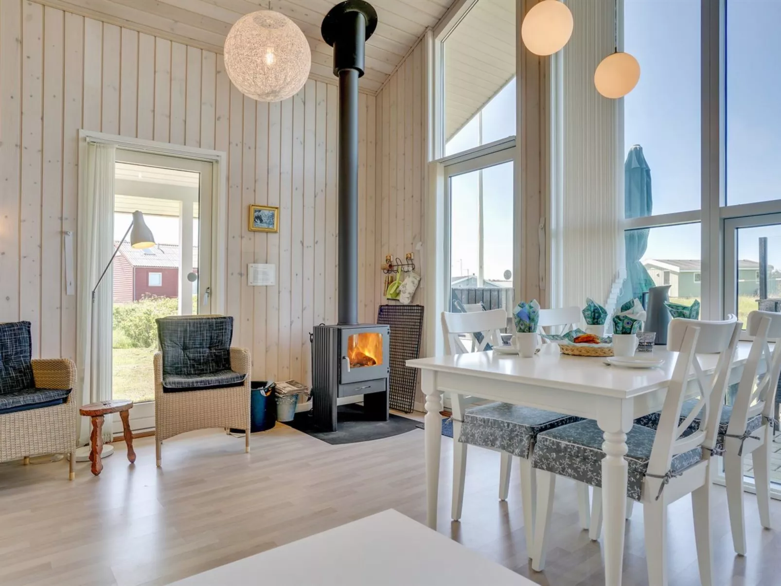 "Hubert" - 150m from the sea-Dedans