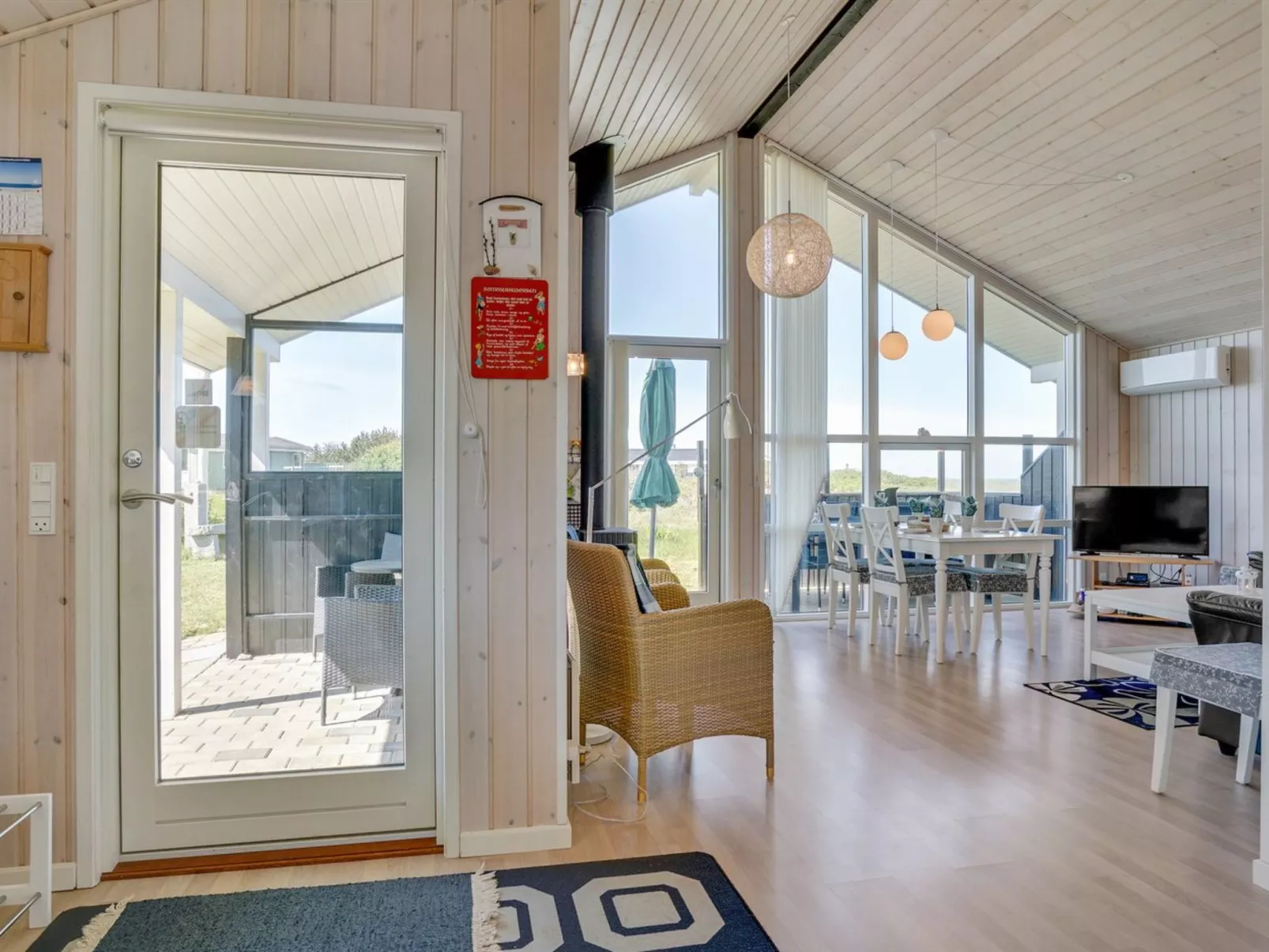 "Hubert" - 150m from the sea-Dedans