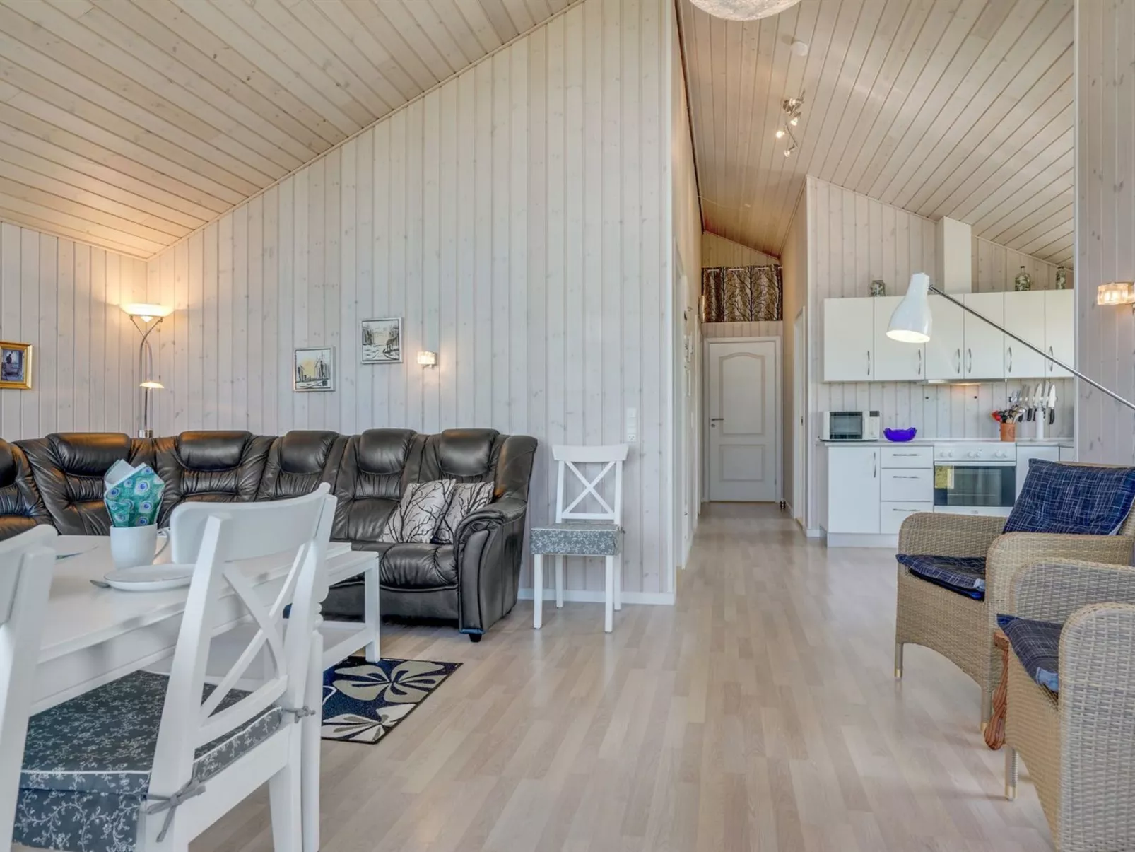 "Hubert" - 150m from the sea-Dedans