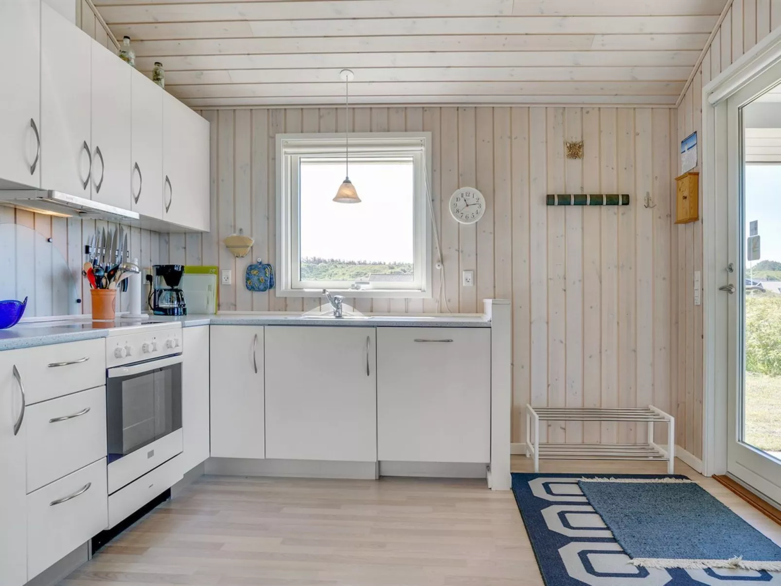 "Hubert" - 150m from the sea-Dedans