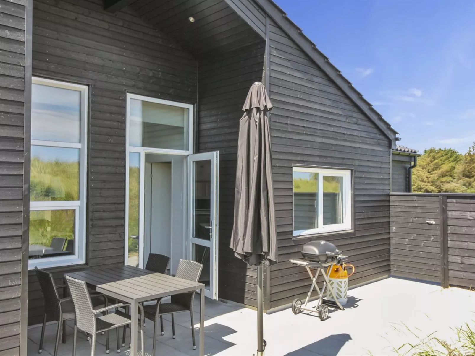 "Grith" - 1km from the sea-Inside