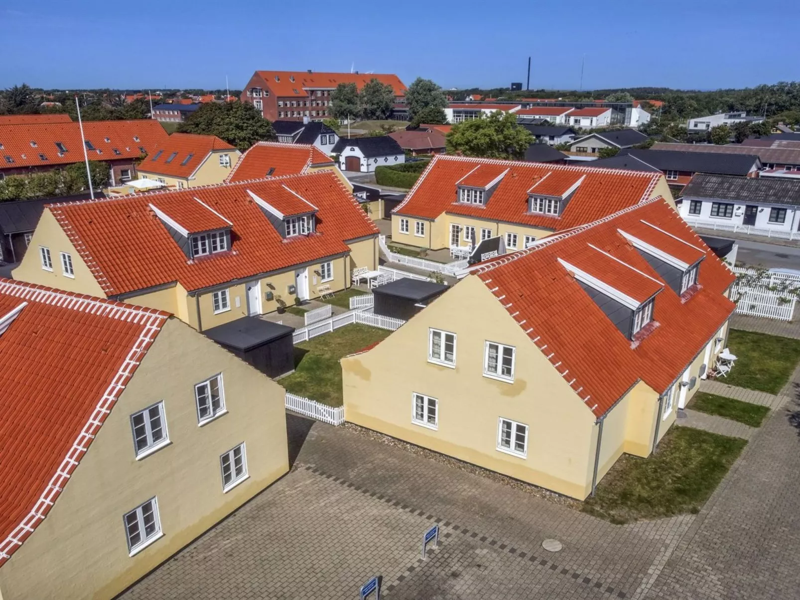 "Karl" - 1.1km from the sea-Outside
