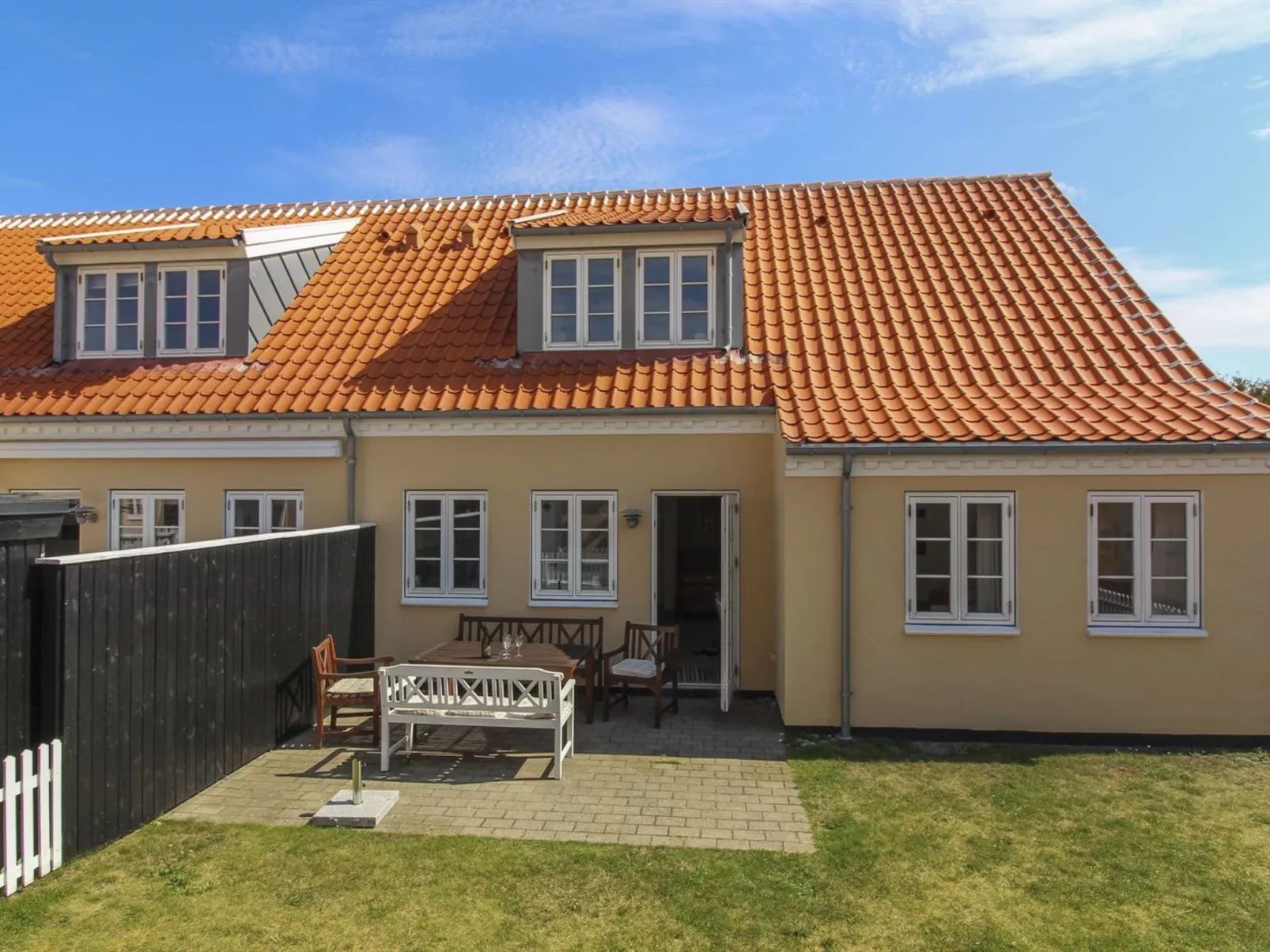 "Karl" - 1.1km from the sea-Outside