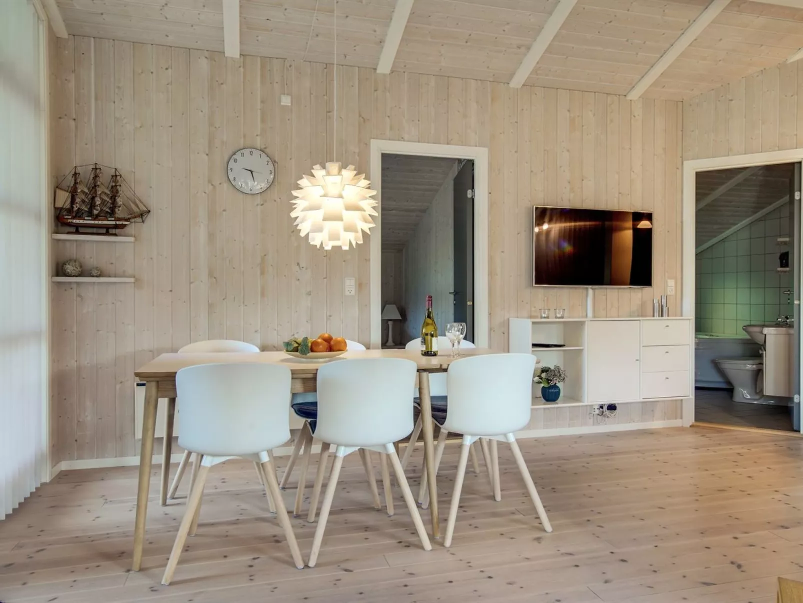 "Barnet" - 2.2km from the sea-Inside