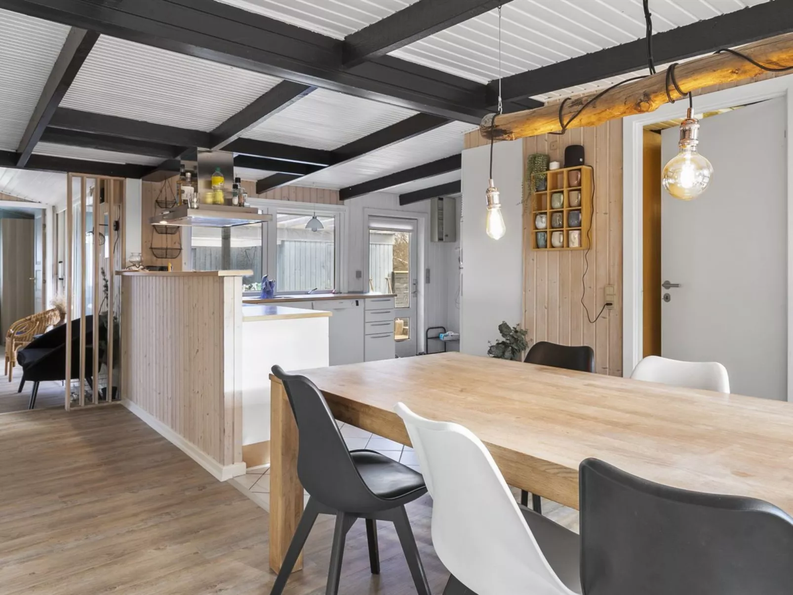 "Finne" - 800m from the sea-Inside