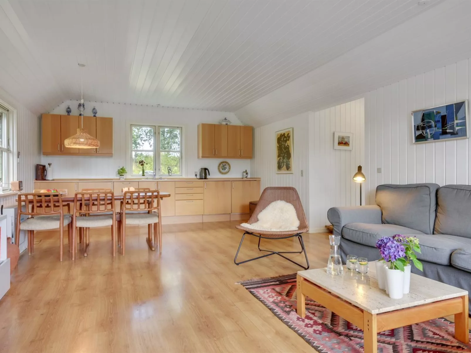 "Elvine" - 2.9km from the sea-Inside