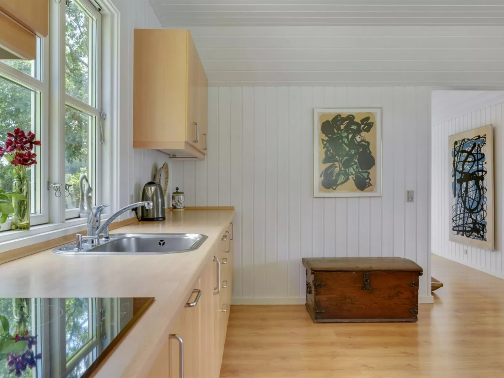 "Elvine" - 2.9km from the sea-Inside