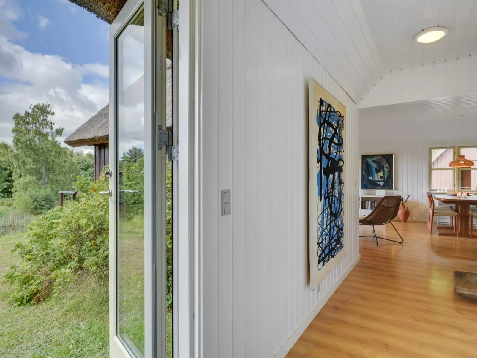 "Elvine" - 2.9km from the sea-Inside