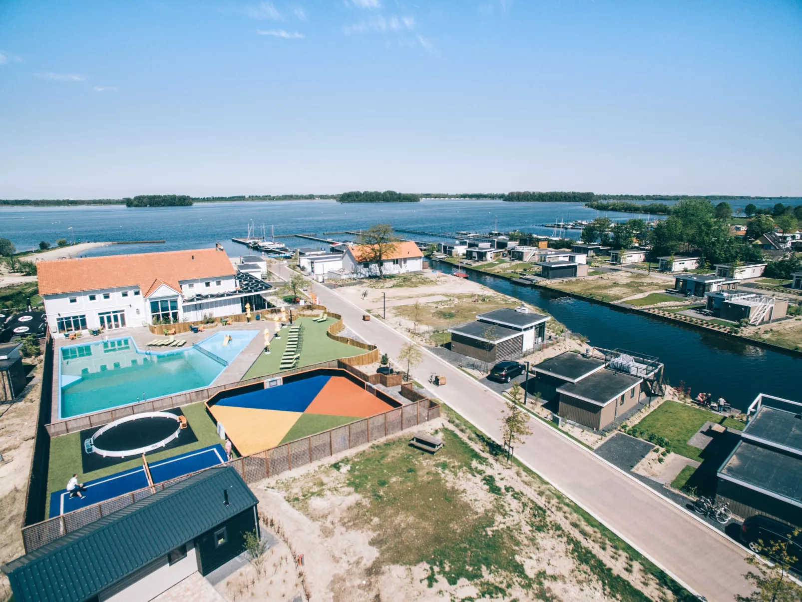 Pavilion Waterfront 4-Outside