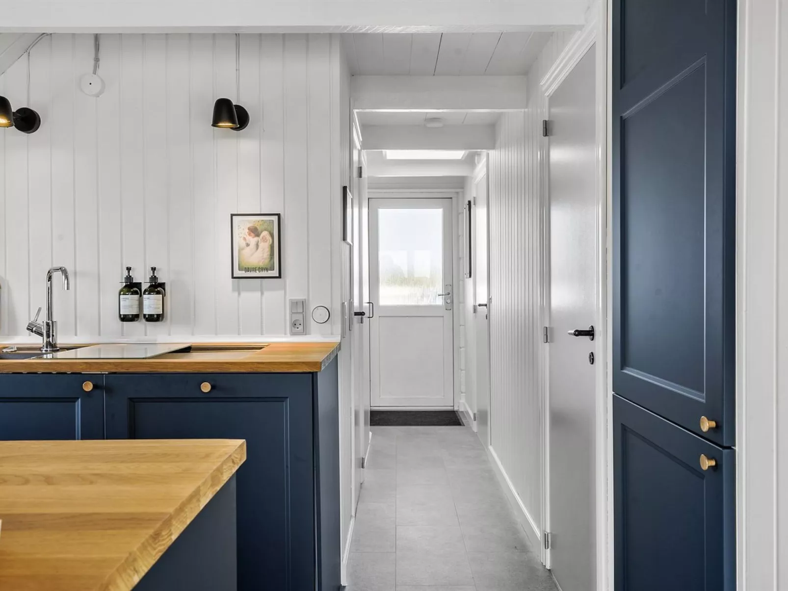 "Hen" - 400m from the sea-Inside