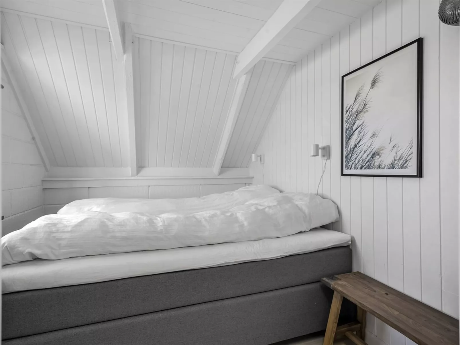 "Hen" - 400m from the sea-Inside