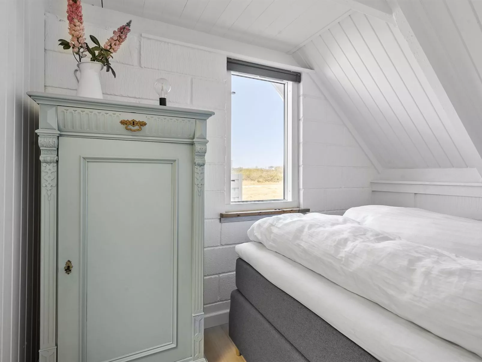 "Hen" - 400m from the sea-Inside