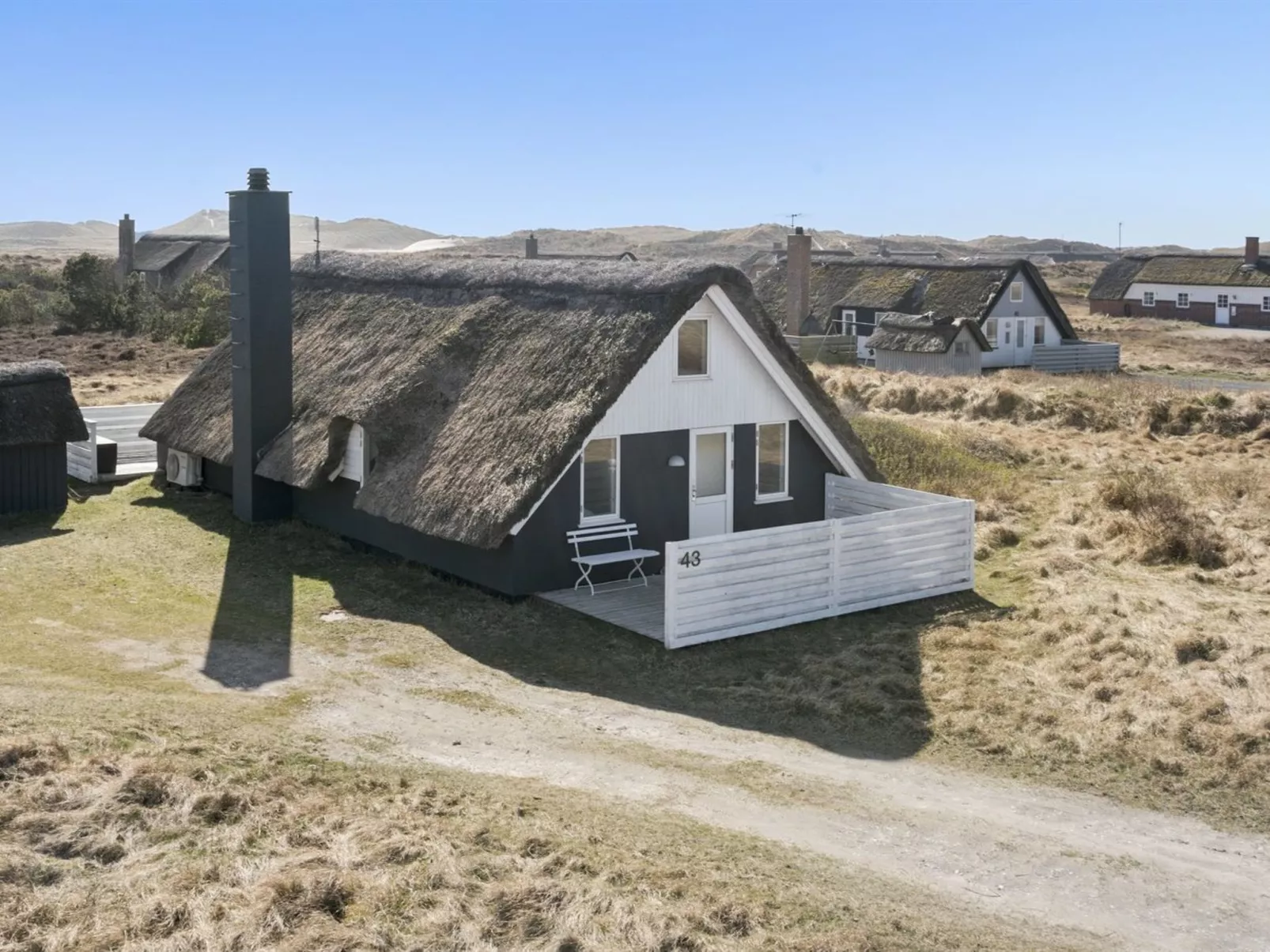 "Hen" - 400m from the sea-Outside
