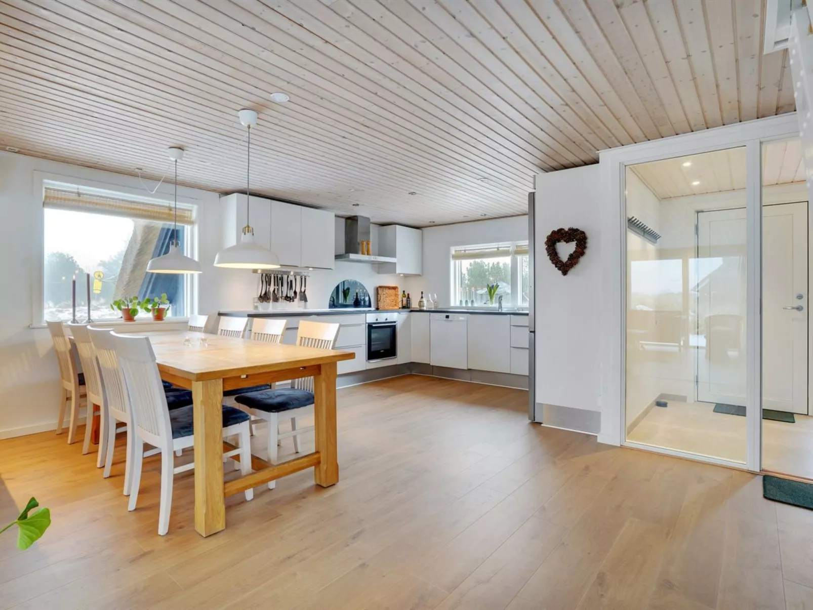 "Reiko" - 1.5km from the sea-Inside