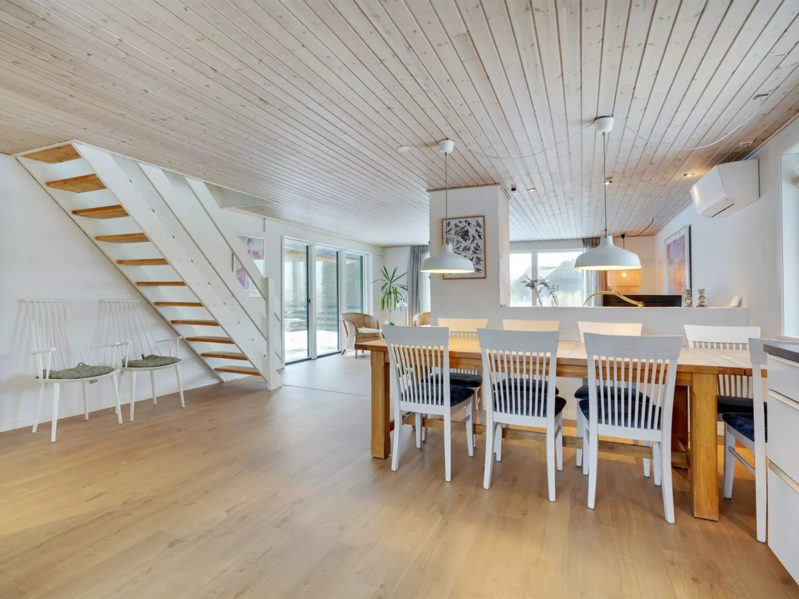 "Reiko" - 1.5km from the sea-Inside