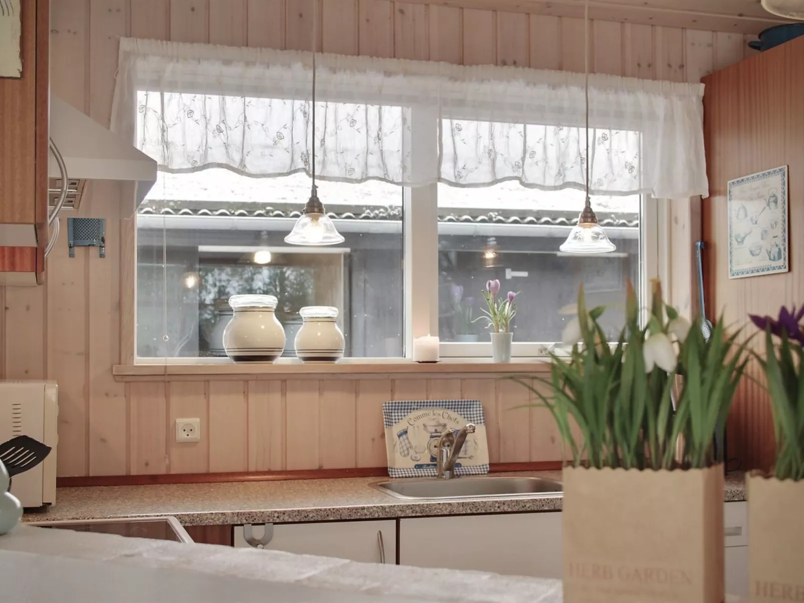 "Edger" - 2.3km from the sea-Inside