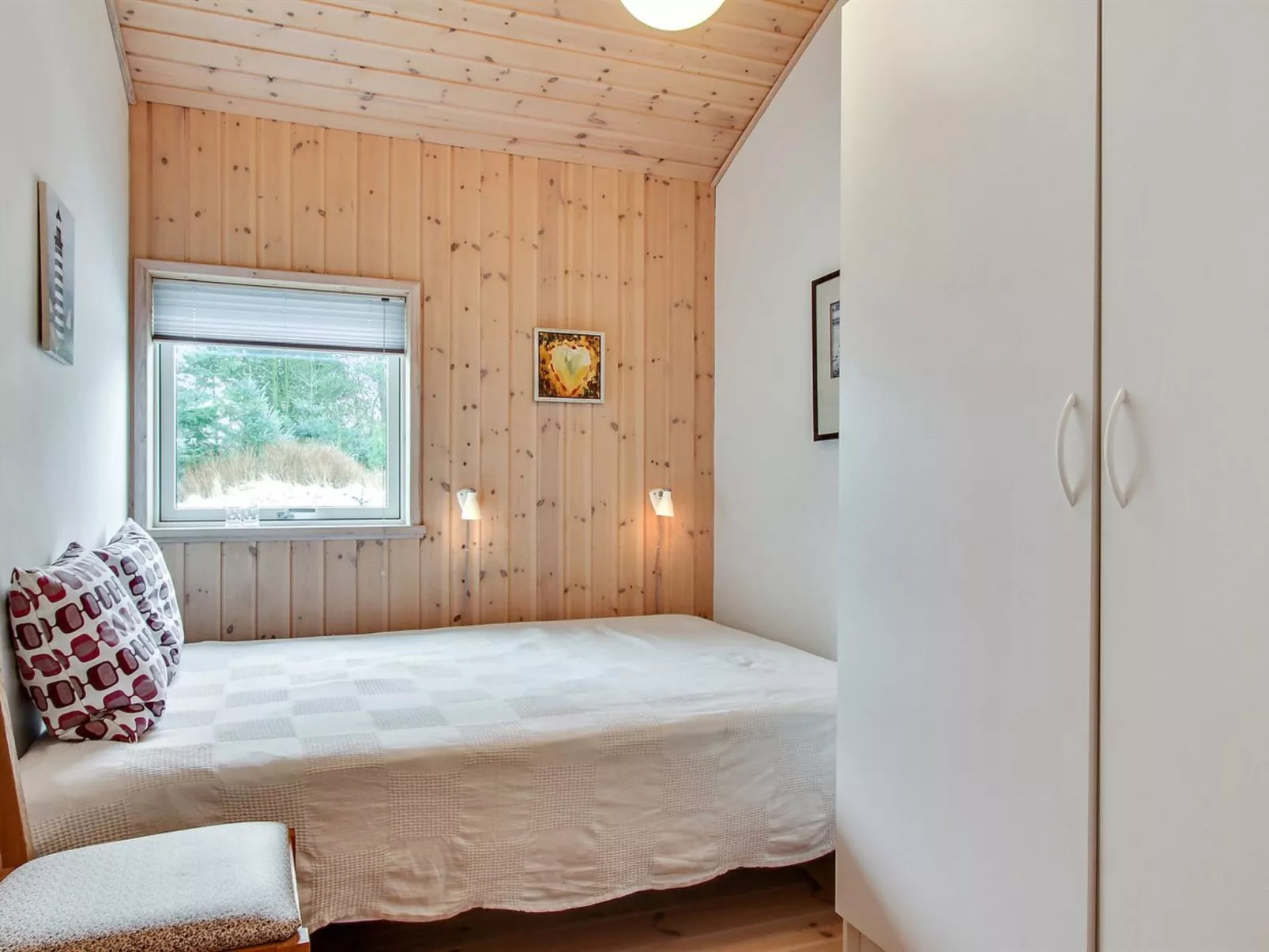 "Edger" - 2.3km from the sea-Inside