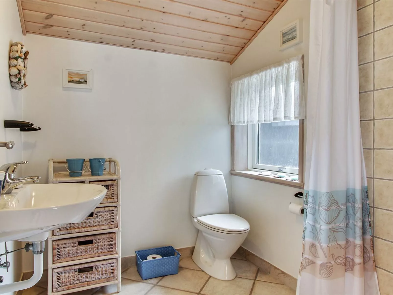 "Edger" - 2.3km from the sea-Inside