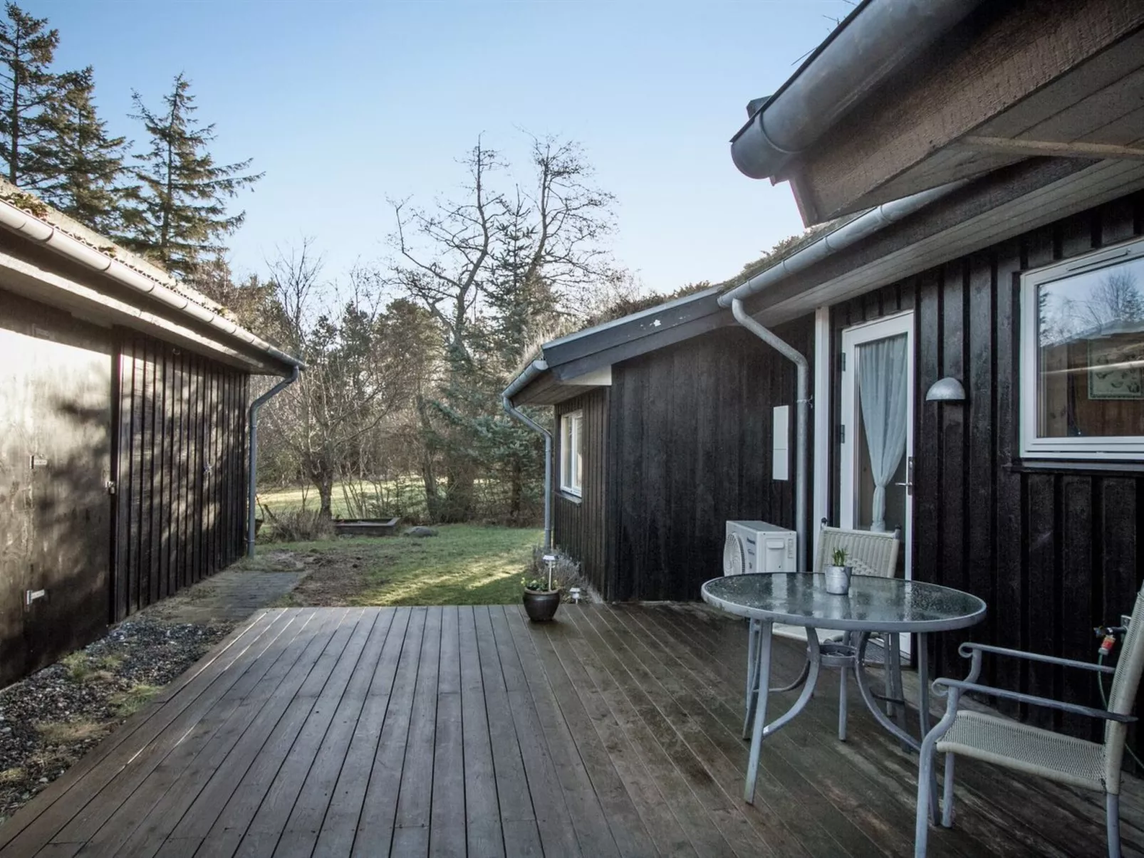 "Edger" - 2.3km from the sea-Outside