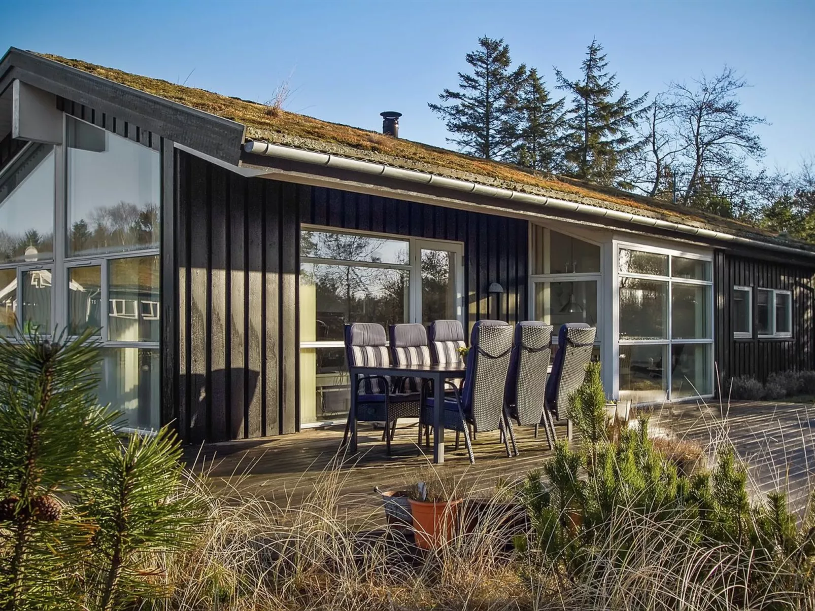"Edger" - 2.3km from the sea-Outside