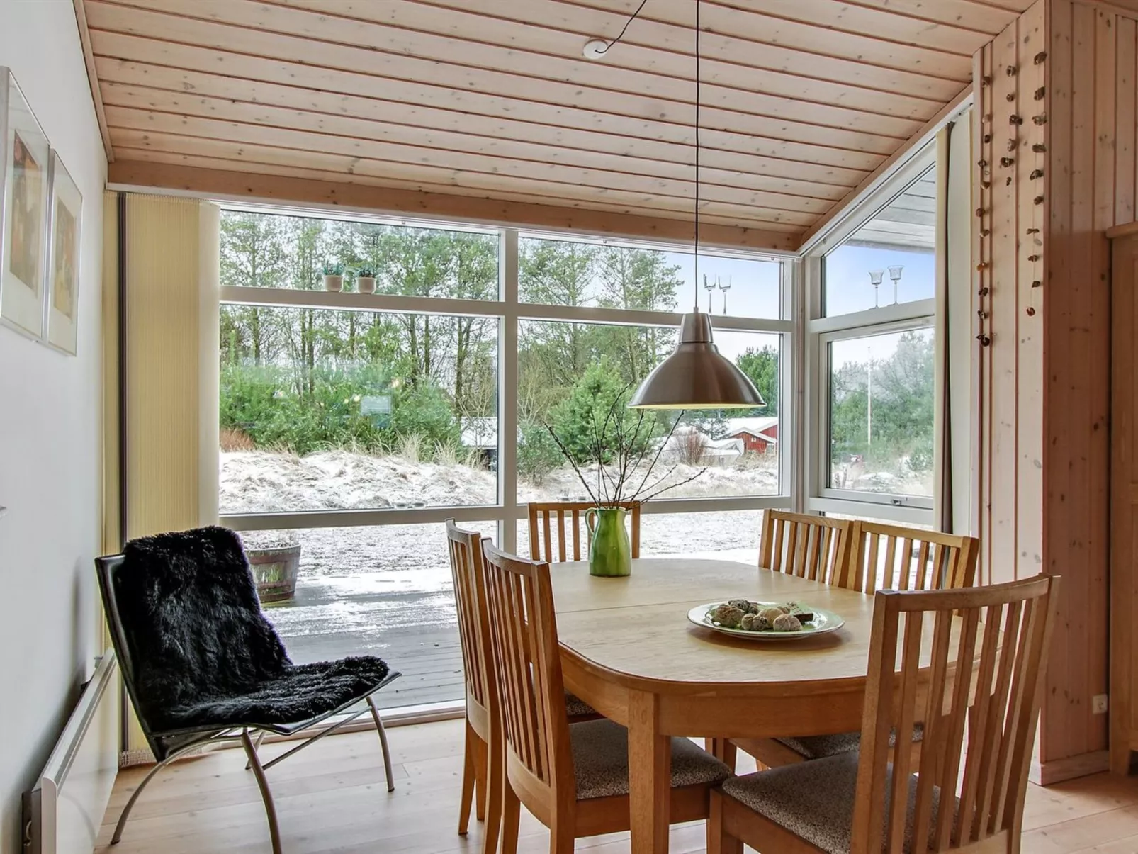 "Edger" - 2.3km from the sea-Inside