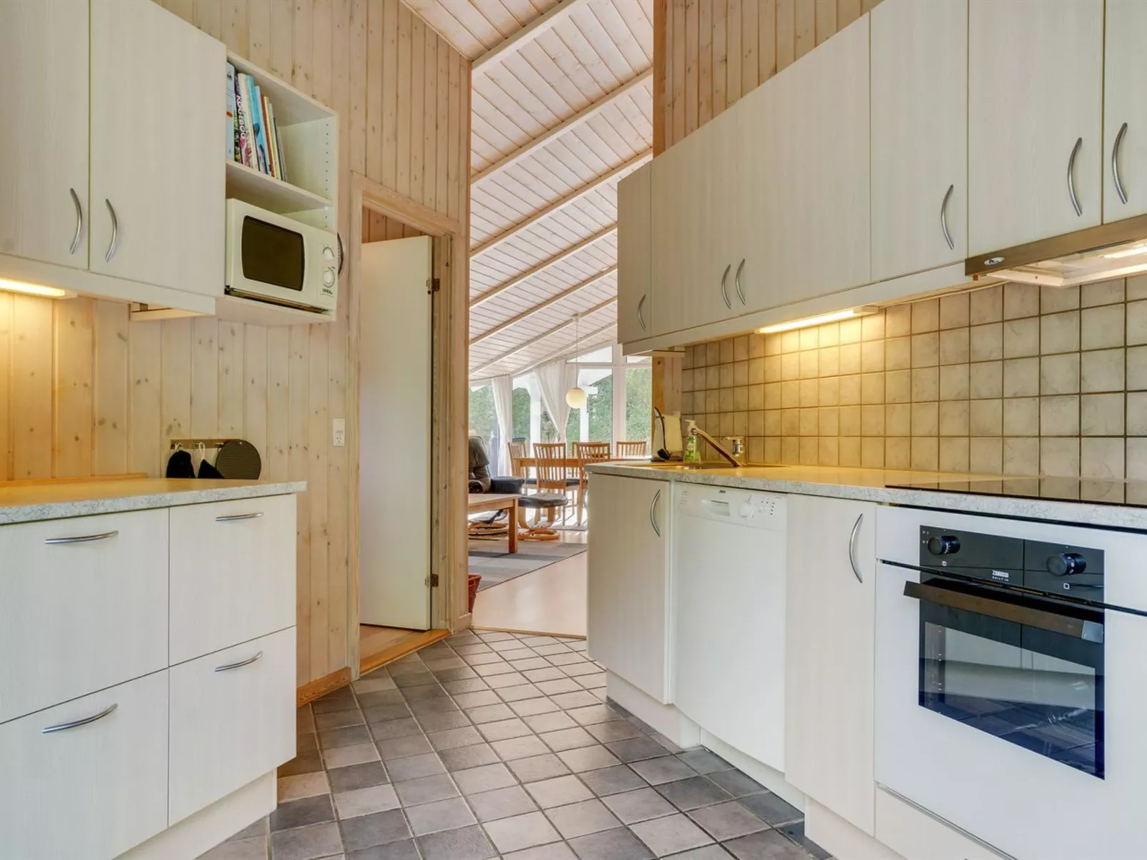 "Thomasine" - 1.5km from the sea-Drinnen
