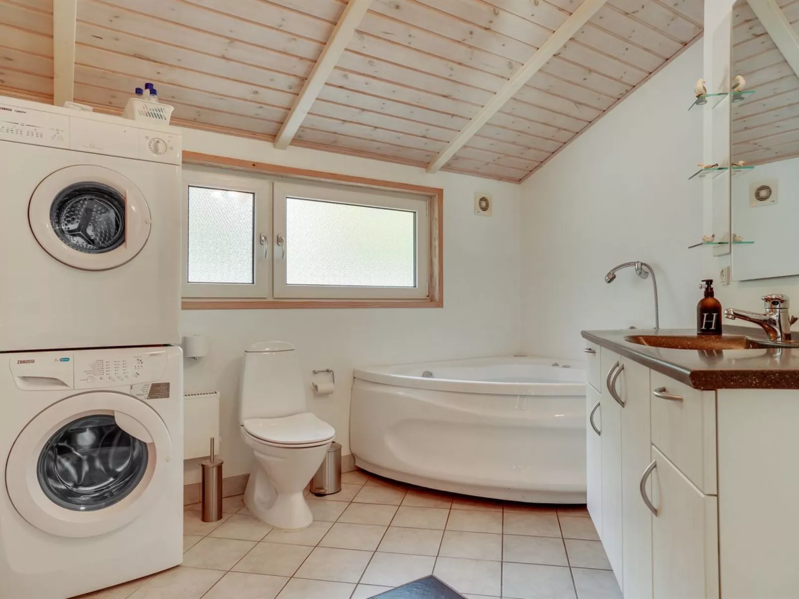 "Thomasine" - 1.5km from the sea-Drinnen