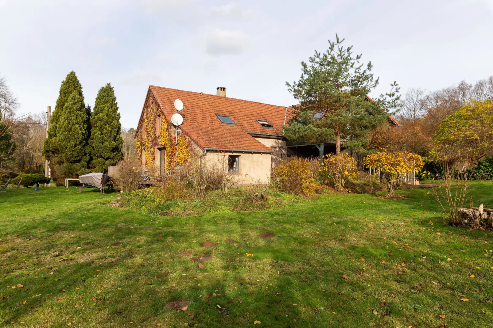 MAISON DE VACANCES NOISETTE 7p-Gardens summer