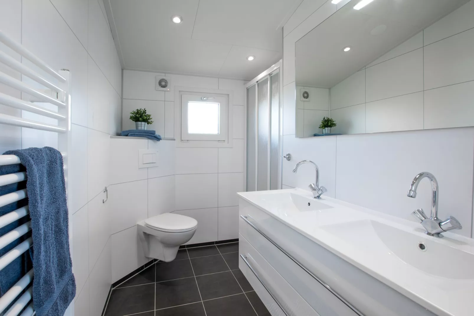 Hackfort 6-Bathroom