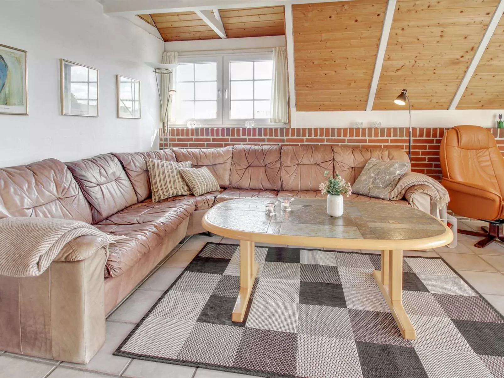 "Edvard" - 400m from the sea-Inside