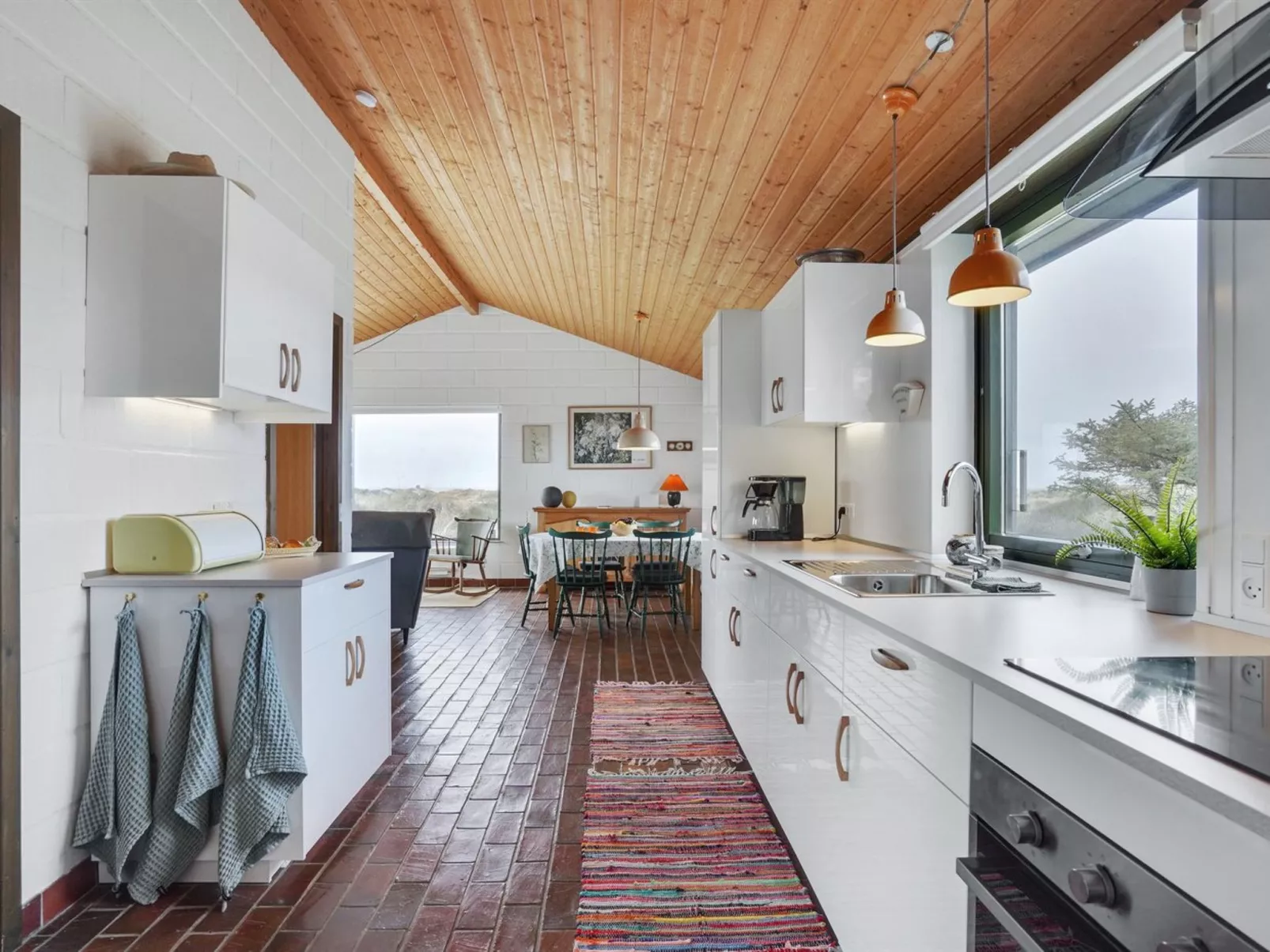 "Ehawee" - 350m from the sea-Inside