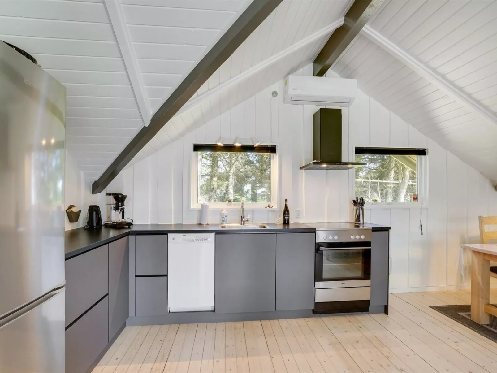 "Hjalmara" - 900m from the sea-Inside