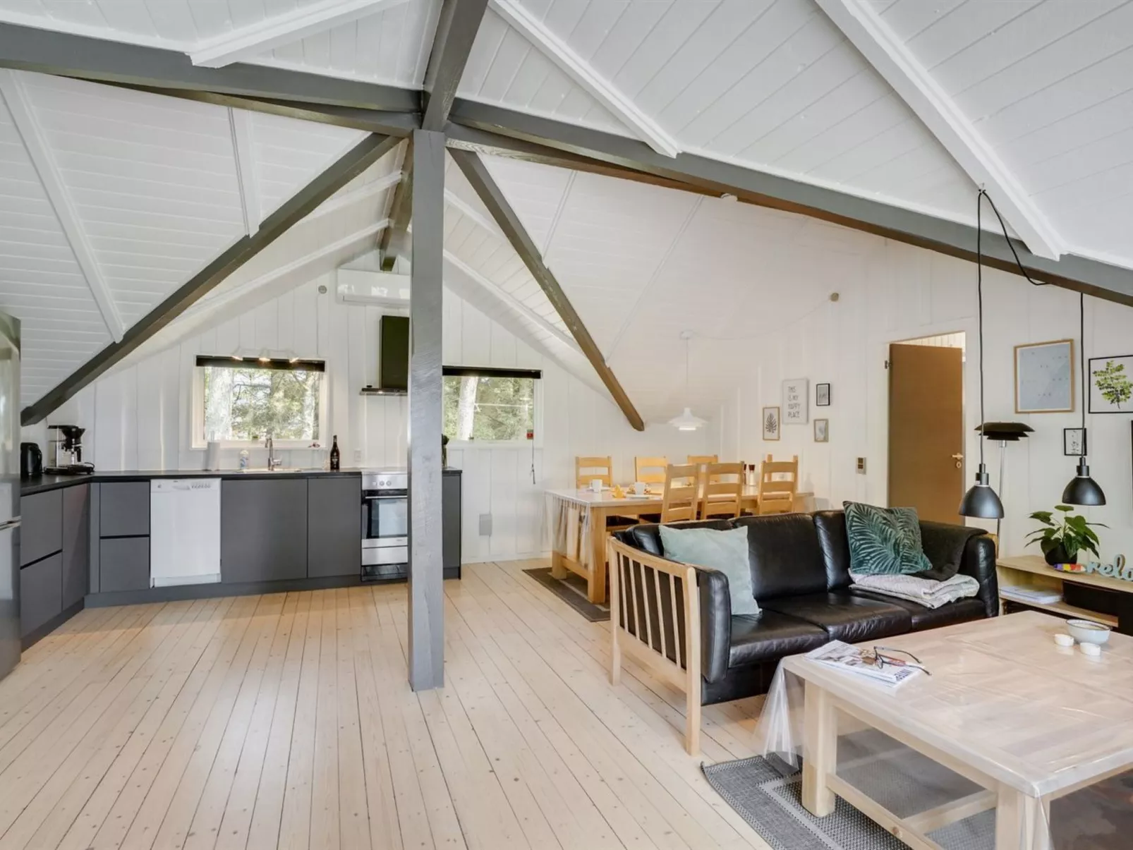 "Hjalmara" - 900m from the sea-Inside
