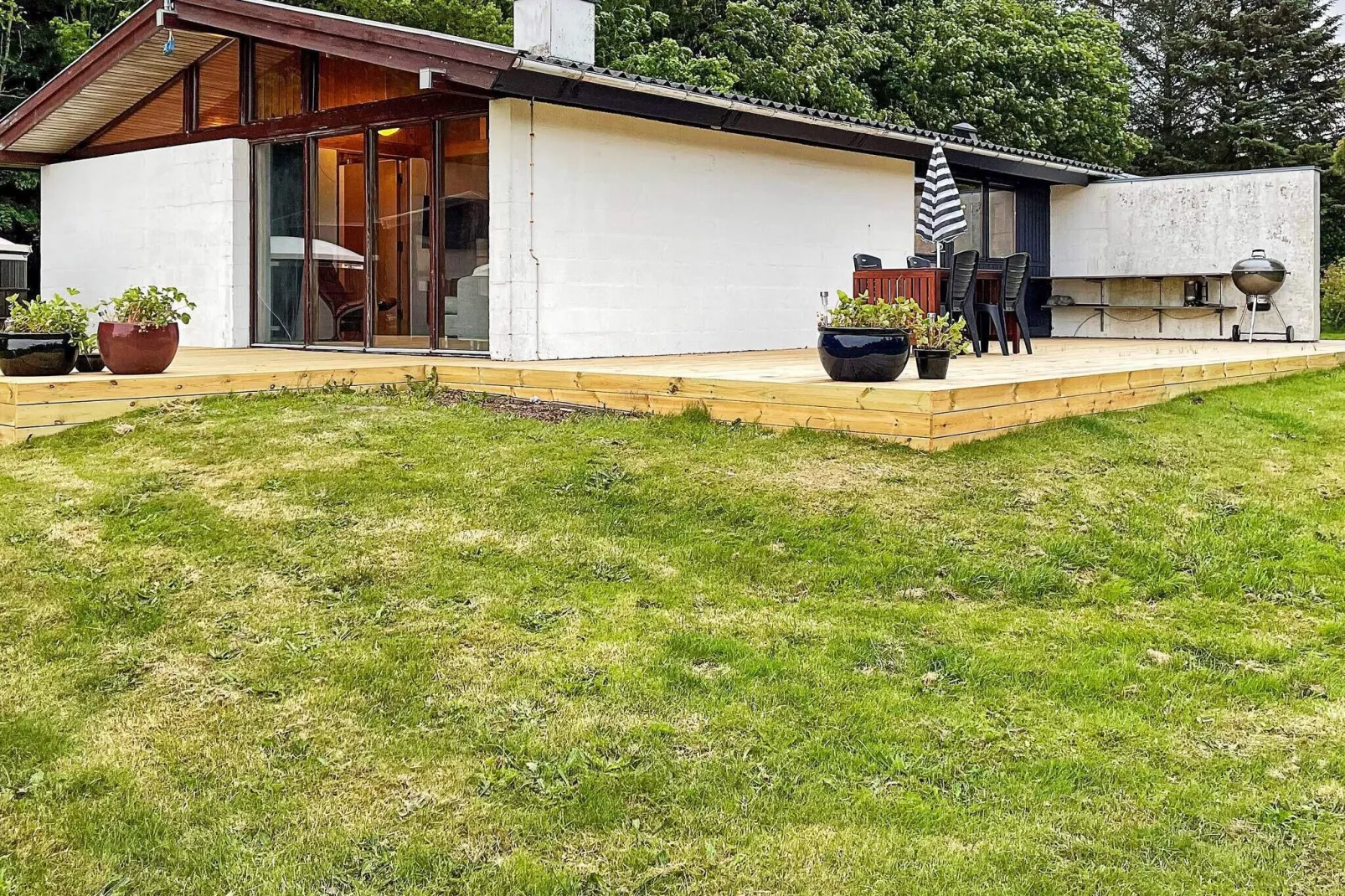 Tranquil Waterfront Retreat-By Traum-Outdoor