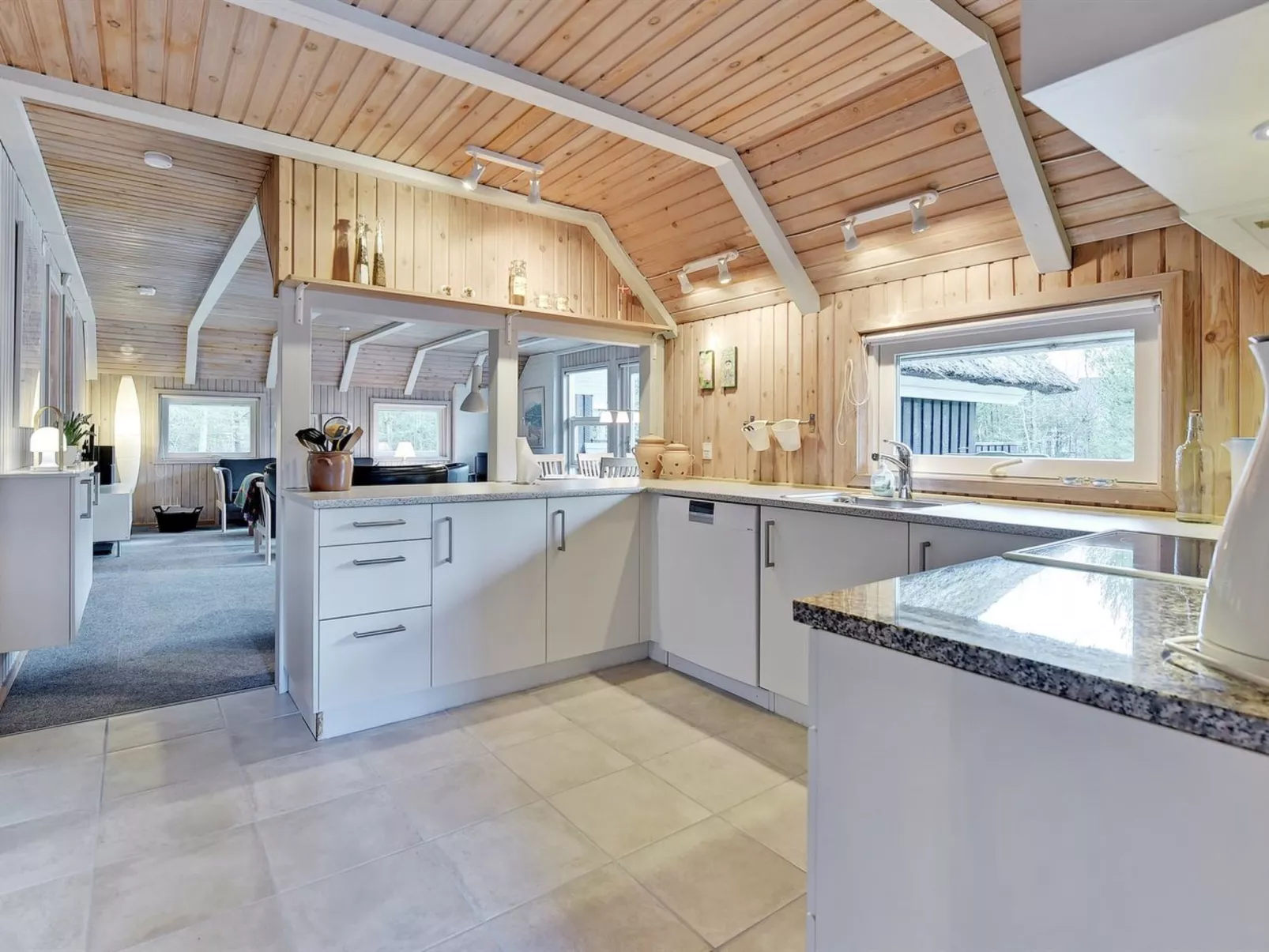 "Arttu" - 2.4km from the sea-Inside