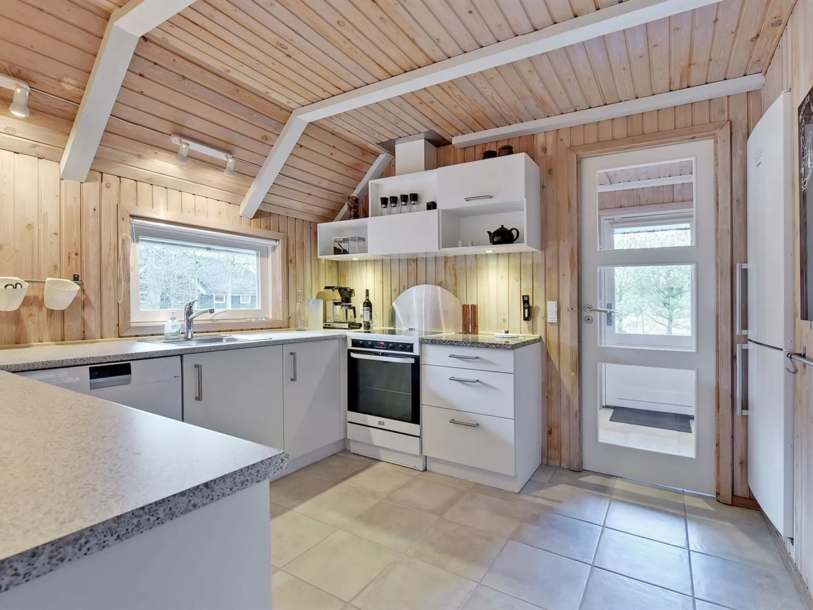 "Arttu" - 2.4km from the sea-Inside